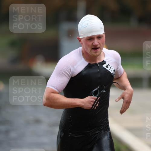 14.09.2025 - Stadtparktriathlon Michael Strokosch http://msf.ph/oto/8874581 14.09.2025 12:35:18 Schwimmen 1403 meine-sportfotos.de