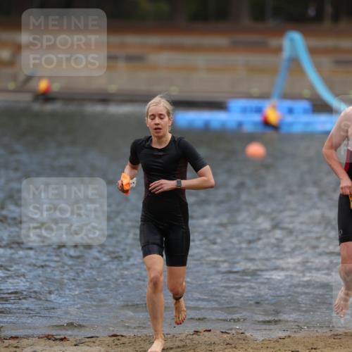 14.09.2025 - Stadtparktriathlon Michael Strokosch http://msf.ph/oto/8874595 14.09.2025 12:36:16 Schwimmen 1324, 1350 meine-sportfotos.de