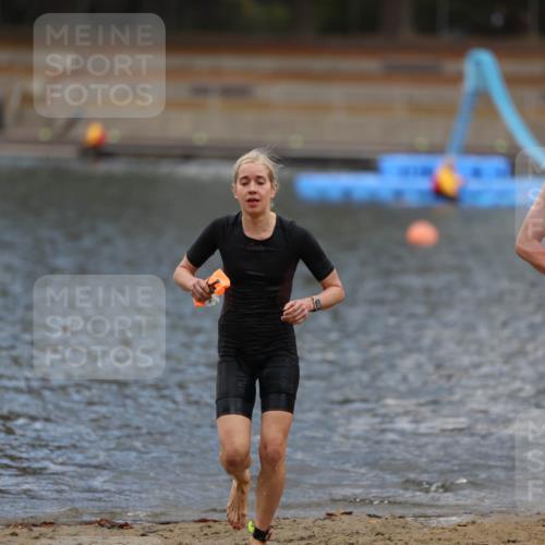 14.09.2025 - Stadtparktriathlon Michael Strokosch http://msf.ph/oto/8874598 14.09.2025 12:36:17 Schwimmen 1324, 1350 meine-sportfotos.de