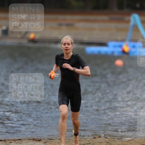 14.09.2025 - Stadtparktriathlon Michael Strokosch http://msf.ph/oto/8874599 14.09.2025 12:36:17 Schwimmen 1324, 1350 meine-sportfotos.de