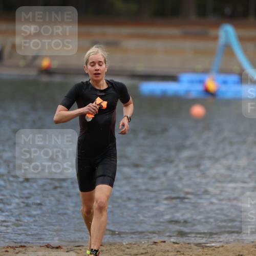 14.09.2025 - Stadtparktriathlon Michael Strokosch http://msf.ph/oto/8874601 14.09.2025 12:36:17 Schwimmen 1324, 1350 meine-sportfotos.de