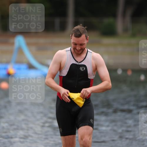 14.09.2025 - Stadtparktriathlon Michael Strokosch http://msf.ph/oto/8874604 14.09.2025 12:36:18 Schwimmen 1324, 1350 meine-sportfotos.de