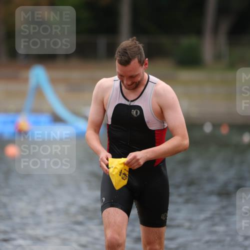 14.09.2025 - Stadtparktriathlon Michael Strokosch http://msf.ph/oto/8874607 14.09.2025 12:36:19 Schwimmen 1324, 1350 meine-sportfotos.de