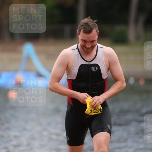 14.09.2025 - Stadtparktriathlon Michael Strokosch http://msf.ph/oto/8874610 14.09.2025 12:36:19 Schwimmen 1324, 1350 meine-sportfotos.de