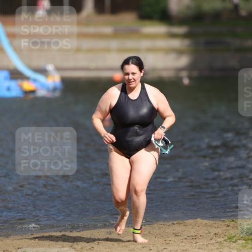 14.09.2025 - Stadtparktriathlon Michael Strokosch http://msf.ph/oto/8874622 14.09.2025 12:37:59 Schwimmen 1330 meine-sportfotos.de