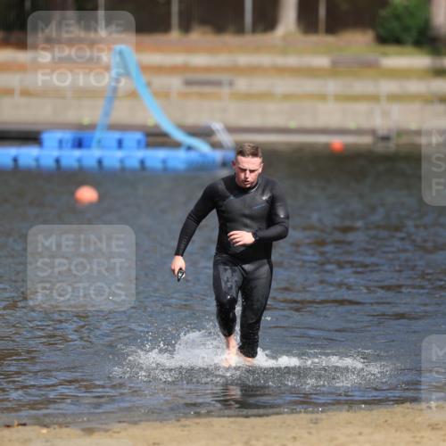 14.09.2025 - Stadtparktriathlon Michael Strokosch http://msf.ph/oto/8874646 14.09.2025 12:38:48 Schwimmen 1357 meine-sportfotos.de