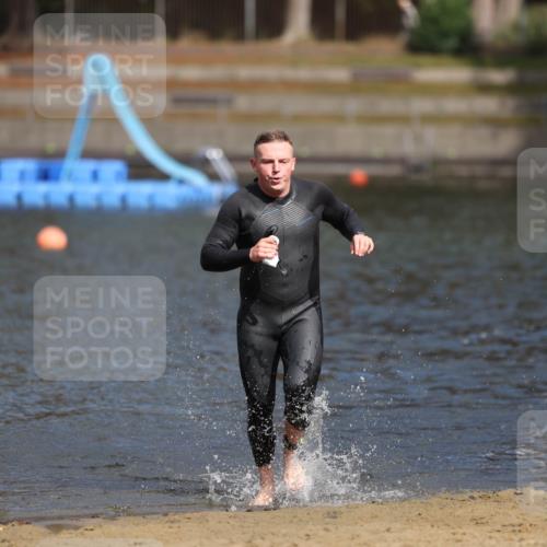 14.09.2025 - Stadtparktriathlon Michael Strokosch http://msf.ph/oto/8874650 14.09.2025 12:38:50 Schwimmen 1357 meine-sportfotos.de
