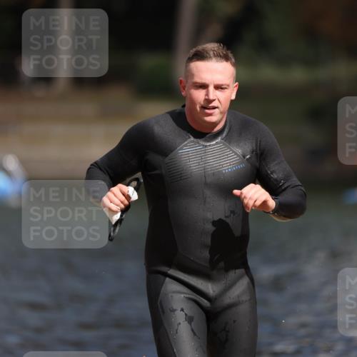 14.09.2025 - Stadtparktriathlon Michael Strokosch http://msf.ph/oto/8874665 14.09.2025 12:38:54 Schwimmen 1357 meine-sportfotos.de