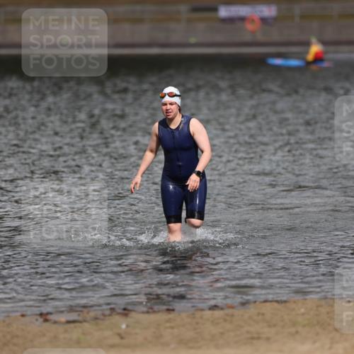 14.09.2025 - Stadtparktriathlon Michael Strokosch http://msf.ph/oto/8874669 14.09.2025 12:40:52 Schwimmen 1323 meine-sportfotos.de