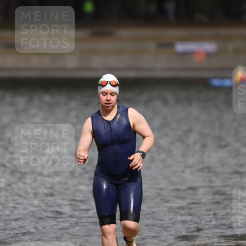 14.09.2025 - Stadtparktriathlon Michael Strokosch http://msf.ph/oto/8874677 14.09.2025 12:40:58 Schwimmen 1323 meine-sportfotos.de
