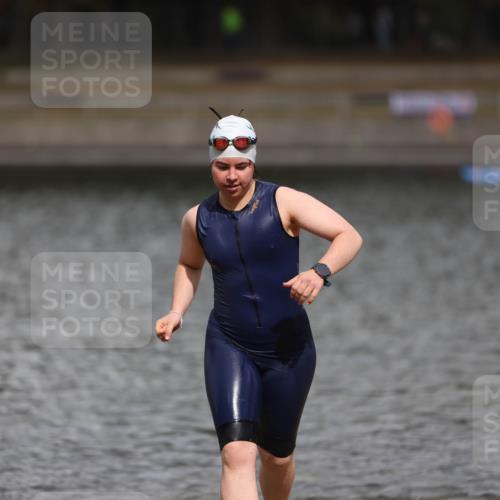 14.09.2025 - Stadtparktriathlon Michael Strokosch http://msf.ph/oto/8874680 14.09.2025 12:40:58 Schwimmen 1323 meine-sportfotos.de