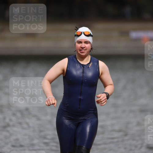 14.09.2025 - Stadtparktriathlon Michael Strokosch http://msf.ph/oto/8874683 14.09.2025 12:40:59 Schwimmen 1323 meine-sportfotos.de