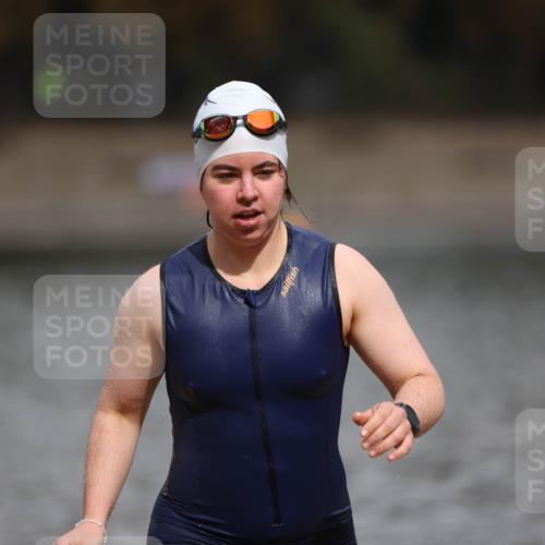 14.09.2025 - Stadtparktriathlon Michael Strokosch http://msf.ph/oto/8874690 14.09.2025 12:41:01 Schwimmen 1323 meine-sportfotos.de