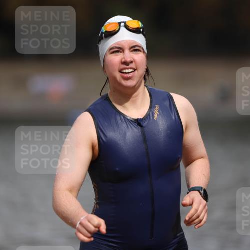 14.09.2025 - Stadtparktriathlon Michael Strokosch http://msf.ph/oto/8874692 14.09.2025 12:41:01 Schwimmen 1323 meine-sportfotos.de