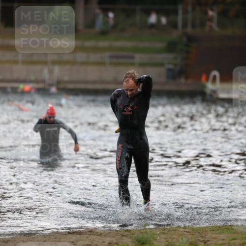 14.09.2025 - Stadtparktriathlon Michael Strokosch http://msf.ph/oto/8874730 14.09.2025 12:49:52 Schwimmen 1469, 1504 meine-sportfotos.de