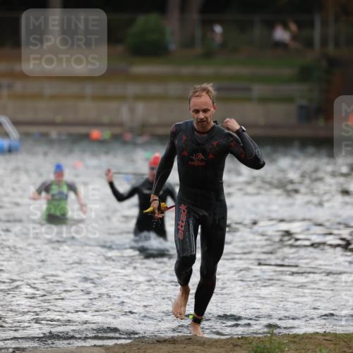 14.09.2025 - Stadtparktriathlon Michael Strokosch http://msf.ph/oto/8874735 14.09.2025 12:49:53 Schwimmen 1469, 1504 meine-sportfotos.de