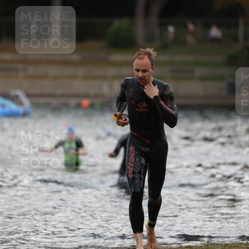 14.09.2025 - Stadtparktriathlon Michael Strokosch http://msf.ph/oto/8874738 14.09.2025 12:49:54 Schwimmen 1469, 1504 meine-sportfotos.de