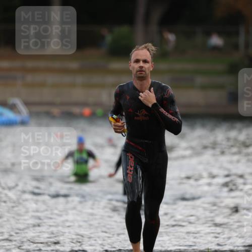 14.09.2025 - Stadtparktriathlon Michael Strokosch http://msf.ph/oto/8874742 14.09.2025 12:49:55 Schwimmen 1469, 1504 meine-sportfotos.de