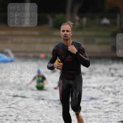 14.09.2025 - Stadtparktriathlon Michael Strokosch http://msf.ph/oto/8874743 14.09.2025 12:49:55 Schwimmen 1469, 1504 meine-sportfotos.de