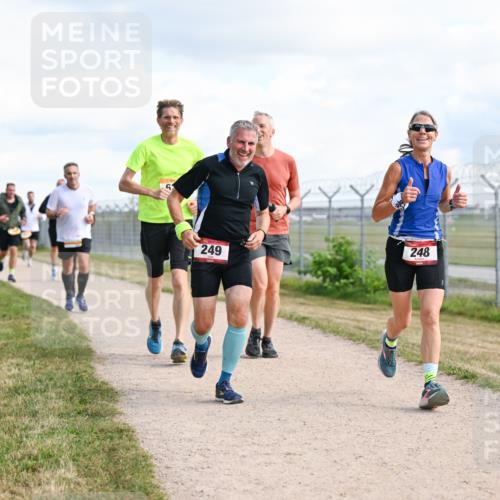 14.09.2025 - Airport Race Dr. Thomas Lammeyer http://msf.ph/oto/8874751 14.09.2025 12:19:28 Laufen 249, 248 meine-sportfotos.de
