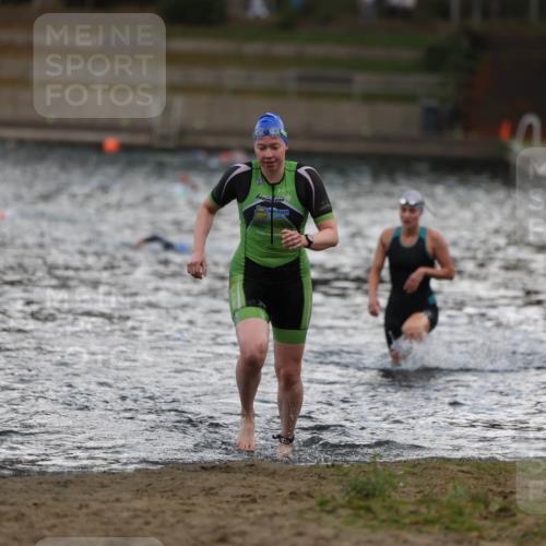 14.09.2025 - Stadtparktriathlon Michael Strokosch http://msf.ph/oto/8874782 14.09.2025 12:50:08 Schwimmen 1441, 1442 meine-sportfotos.de