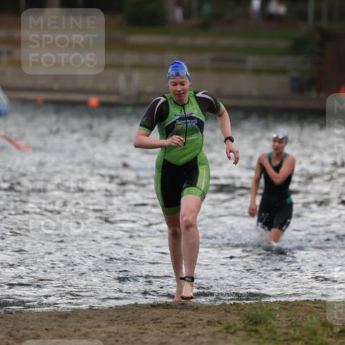 14.09.2025 - Stadtparktriathlon Michael Strokosch http://msf.ph/oto/8874784 14.09.2025 12:50:08 Schwimmen 1441, 1442 meine-sportfotos.de