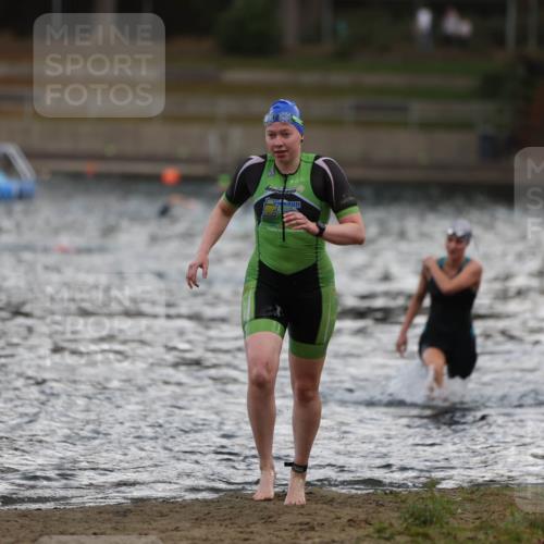14.09.2025 - Stadtparktriathlon Michael Strokosch http://msf.ph/oto/8874786 14.09.2025 12:50:09 Schwimmen 1441, 1442 meine-sportfotos.de