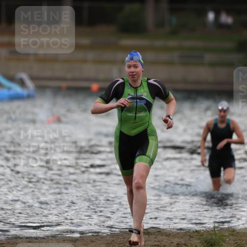 14.09.2025 - Stadtparktriathlon Michael Strokosch http://msf.ph/oto/8874787 14.09.2025 12:50:09 Schwimmen 1441, 1442 meine-sportfotos.de