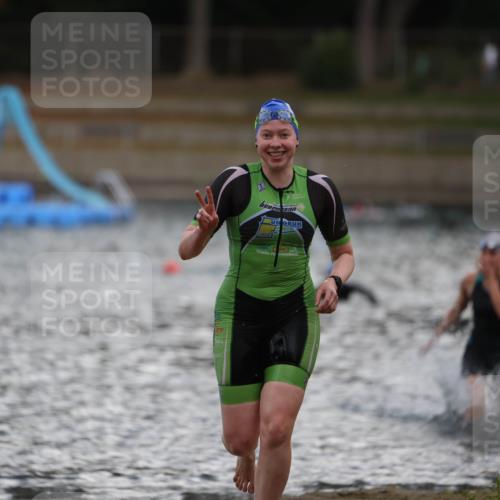 14.09.2025 - Stadtparktriathlon Michael Strokosch http://msf.ph/oto/8874792 14.09.2025 12:50:10 Schwimmen 1441, 1442 meine-sportfotos.de