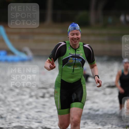 14.09.2025 - Stadtparktriathlon Michael Strokosch http://msf.ph/oto/8874795 14.09.2025 12:50:11 Schwimmen 1441, 1442 meine-sportfotos.de