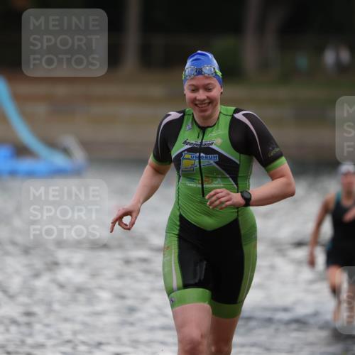 14.09.2025 - Stadtparktriathlon Michael Strokosch http://msf.ph/oto/8874796 14.09.2025 12:50:11 Schwimmen 1441, 1442 meine-sportfotos.de