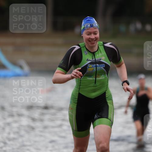 14.09.2025 - Stadtparktriathlon Michael Strokosch http://msf.ph/oto/8874798 14.09.2025 12:50:11 Schwimmen 1441, 1442 meine-sportfotos.de
