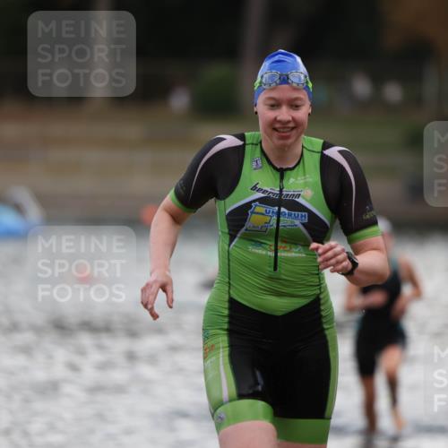 14.09.2025 - Stadtparktriathlon Michael Strokosch http://msf.ph/oto/8874799 14.09.2025 12:50:12 Schwimmen 1441, 1442 meine-sportfotos.de