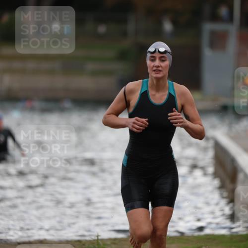 14.09.2025 - Stadtparktriathlon Michael Strokosch http://msf.ph/oto/8874814 14.09.2025 12:50:16 Schwimmen 1442 meine-sportfotos.de