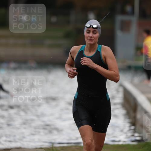 14.09.2025 - Stadtparktriathlon Michael Strokosch http://msf.ph/oto/8874815 14.09.2025 12:50:16 Schwimmen 1442 meine-sportfotos.de