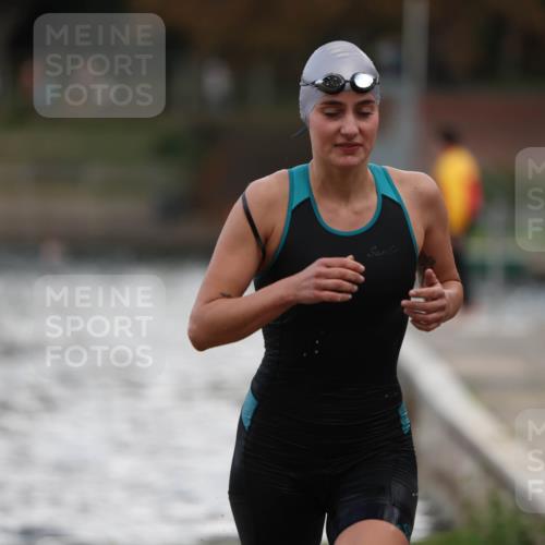 14.09.2025 - Stadtparktriathlon Michael Strokosch http://msf.ph/oto/8874820 14.09.2025 12:50:17 Schwimmen 1442 meine-sportfotos.de