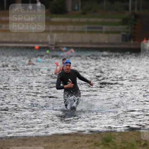 14.09.2025 - Stadtparktriathlon Michael Strokosch http://msf.ph/oto/8874823 14.09.2025 12:50:27 Schwimmen 1452 meine-sportfotos.de