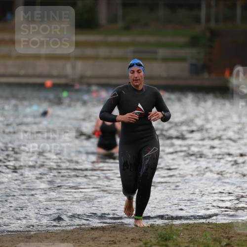 14.09.2025 - Stadtparktriathlon Michael Strokosch http://msf.ph/oto/8874830 14.09.2025 12:50:32 Schwimmen 1452 meine-sportfotos.de