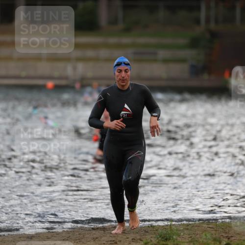 14.09.2025 - Stadtparktriathlon Michael Strokosch http://msf.ph/oto/8874831 14.09.2025 12:50:32 Schwimmen 1452 meine-sportfotos.de