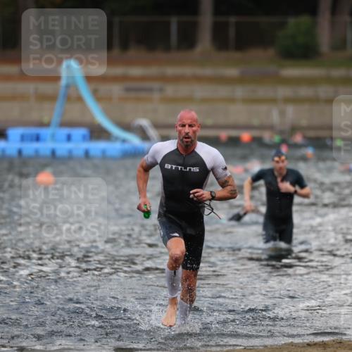 14.09.2025 - Stadtparktriathlon Michael Strokosch http://msf.ph/oto/8874872 14.09.2025 12:51:01 Schwimmen 1492, 1510 meine-sportfotos.de