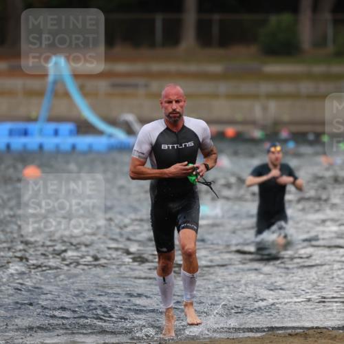 14.09.2025 - Stadtparktriathlon Michael Strokosch http://msf.ph/oto/8874874 14.09.2025 12:51:01 Schwimmen 1492, 1510 meine-sportfotos.de