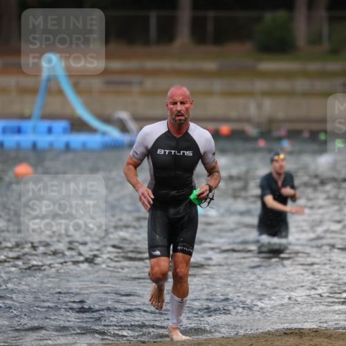 14.09.2025 - Stadtparktriathlon Michael Strokosch http://msf.ph/oto/8874876 14.09.2025 12:51:01 Schwimmen 1492, 1510 meine-sportfotos.de