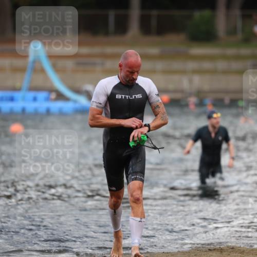 14.09.2025 - Stadtparktriathlon Michael Strokosch http://msf.ph/oto/8874880 14.09.2025 12:51:02 Schwimmen 1492, 1510 meine-sportfotos.de