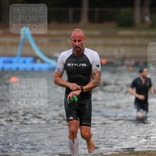 14.09.2025 - Stadtparktriathlon Michael Strokosch http://msf.ph/oto/8874881 14.09.2025 12:51:03 Schwimmen 1492, 1510 meine-sportfotos.de