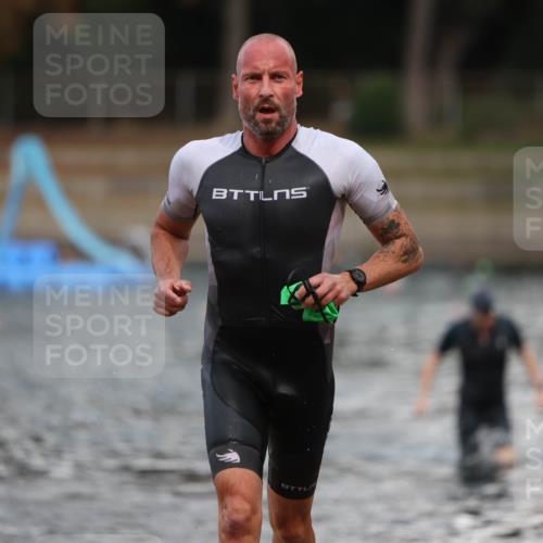 14.09.2025 - Stadtparktriathlon Michael Strokosch http://msf.ph/oto/8874887 14.09.2025 12:51:04 Schwimmen 1492, 1510 meine-sportfotos.de