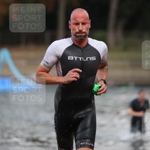 14.09.2025 - Stadtparktriathlon Michael Strokosch http://msf.ph/oto/8874888 14.09.2025 12:51:04 Schwimmen 1492, 1510 meine-sportfotos.de