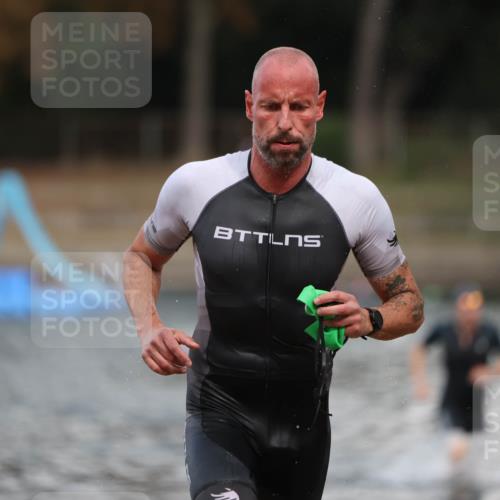 14.09.2025 - Stadtparktriathlon Michael Strokosch http://msf.ph/oto/8874890 14.09.2025 12:51:04 Schwimmen 1492, 1510 meine-sportfotos.de