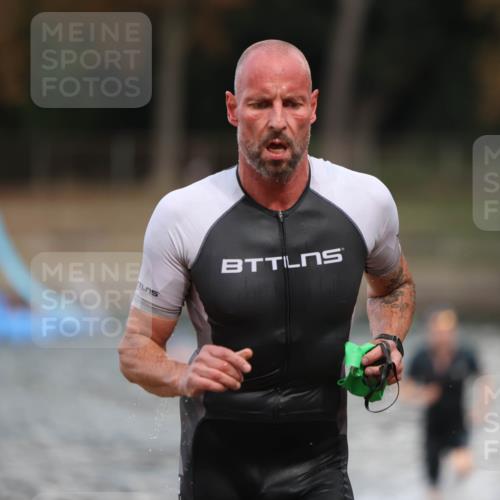 14.09.2025 - Stadtparktriathlon Michael Strokosch http://msf.ph/oto/8874892 14.09.2025 12:51:05 Schwimmen 1492, 1510 meine-sportfotos.de