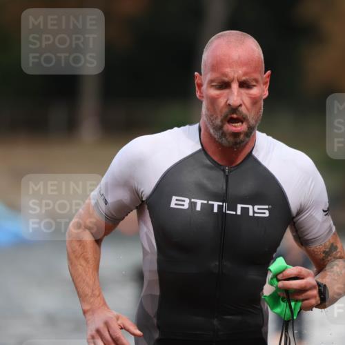 14.09.2025 - Stadtparktriathlon Michael Strokosch http://msf.ph/oto/8874893 14.09.2025 12:51:05 Schwimmen 1492, 1510 meine-sportfotos.de