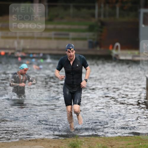 14.09.2025 - Stadtparktriathlon Michael Strokosch http://msf.ph/oto/8874894 14.09.2025 12:51:07 Schwimmen 1492, 1510 meine-sportfotos.de